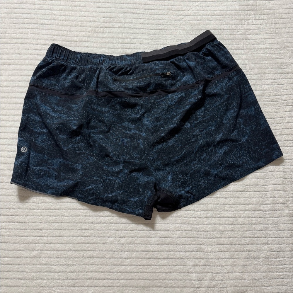 LululemonSize:XL Men’s Black and Blue Patterned Shorts